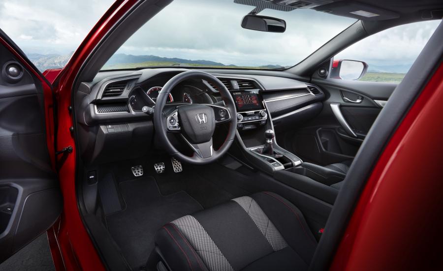 Интерьер Honda Civic Si Coupe 2017 года  (NA) (фото 7 из 79)